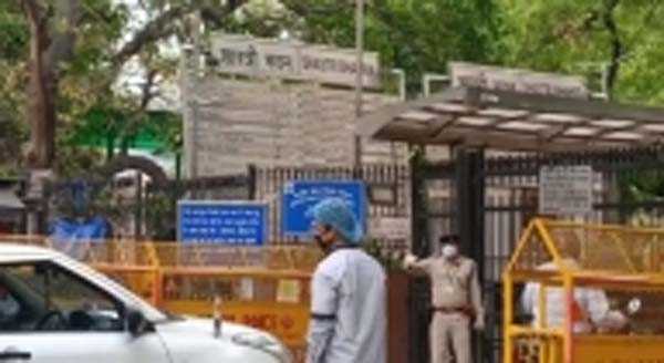 कोरोना का खतरा बढ़ने पर केंद्र ने कैंटीनें खोलने का आदेश वापस लिया